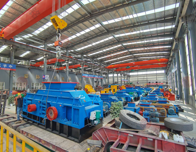 鄭州對輥制沙機發(fā)貨現場